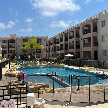 Royal Seacrest Residence Paphos Exterior foto
